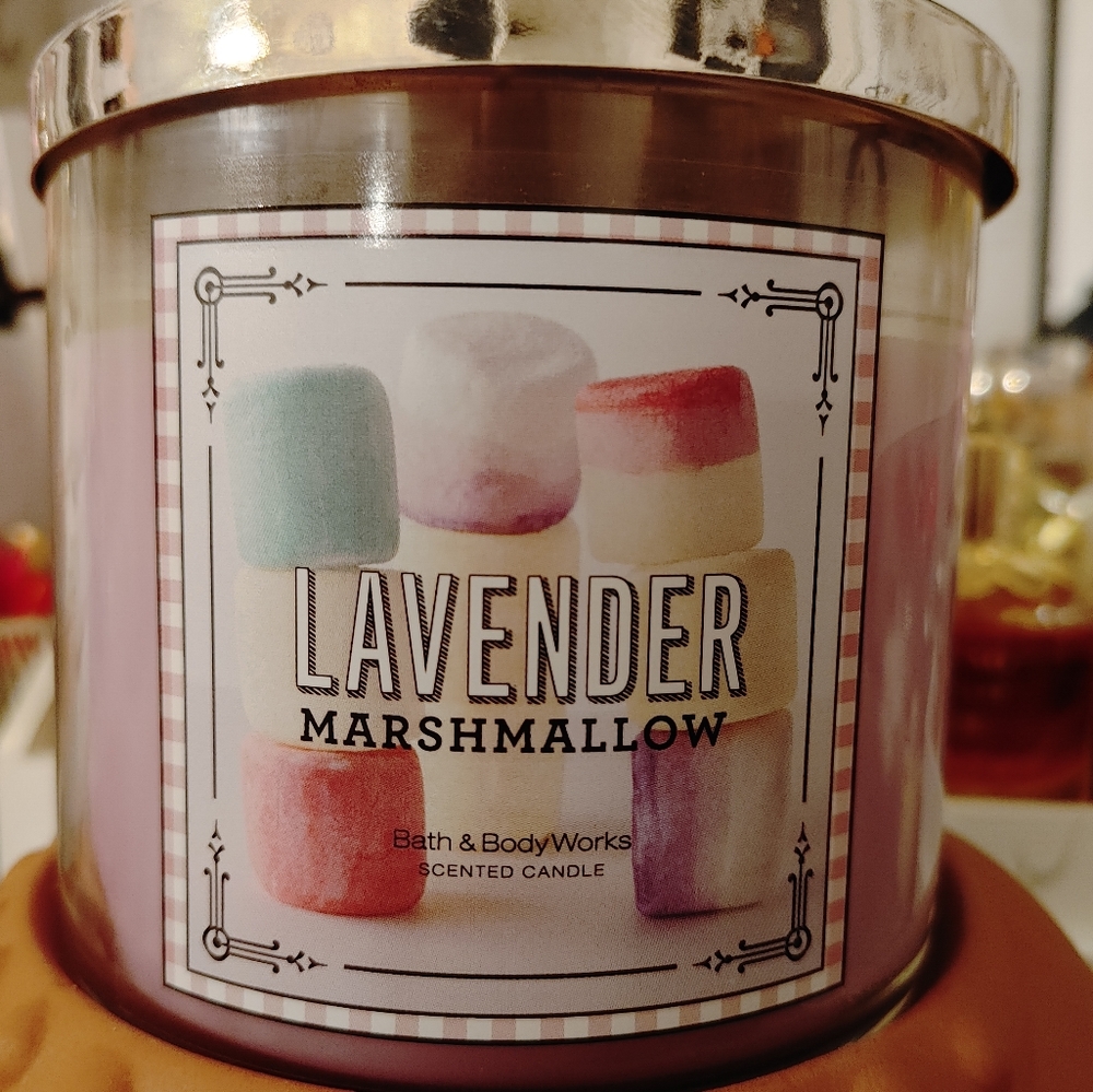 BATH & BODY WORKS 3 WICK CANDLE LAVENDER MARSHMALLOW